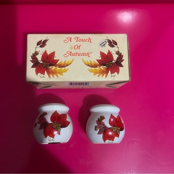 Vintage Russ A Touch Of Autumn Salt & Pepper Shakers Item No. 4135 - NIB - Picture 3 of 3